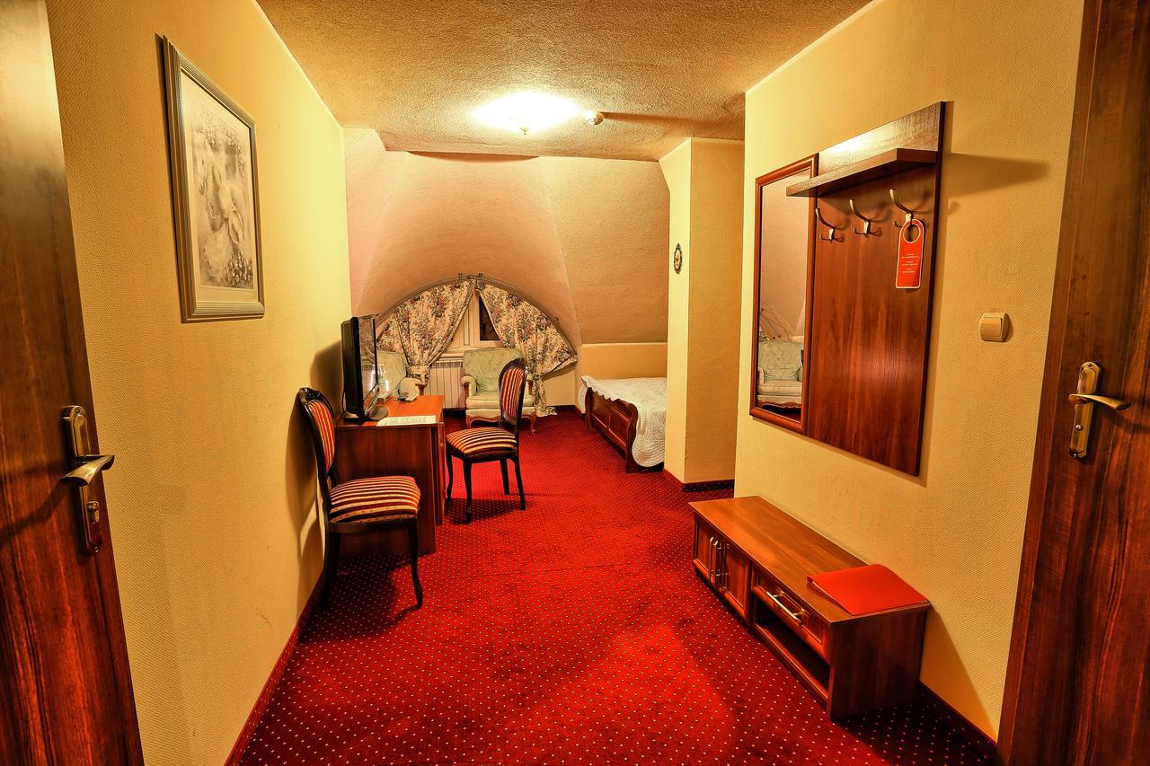 Hotel Zodiak Radomsko Kültér fotó