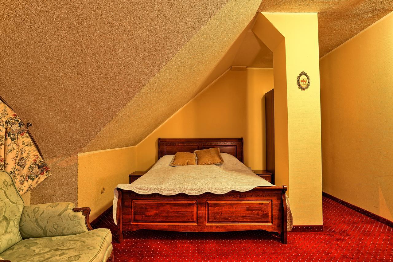 Hotel Zodiak Radomsko Kültér fotó