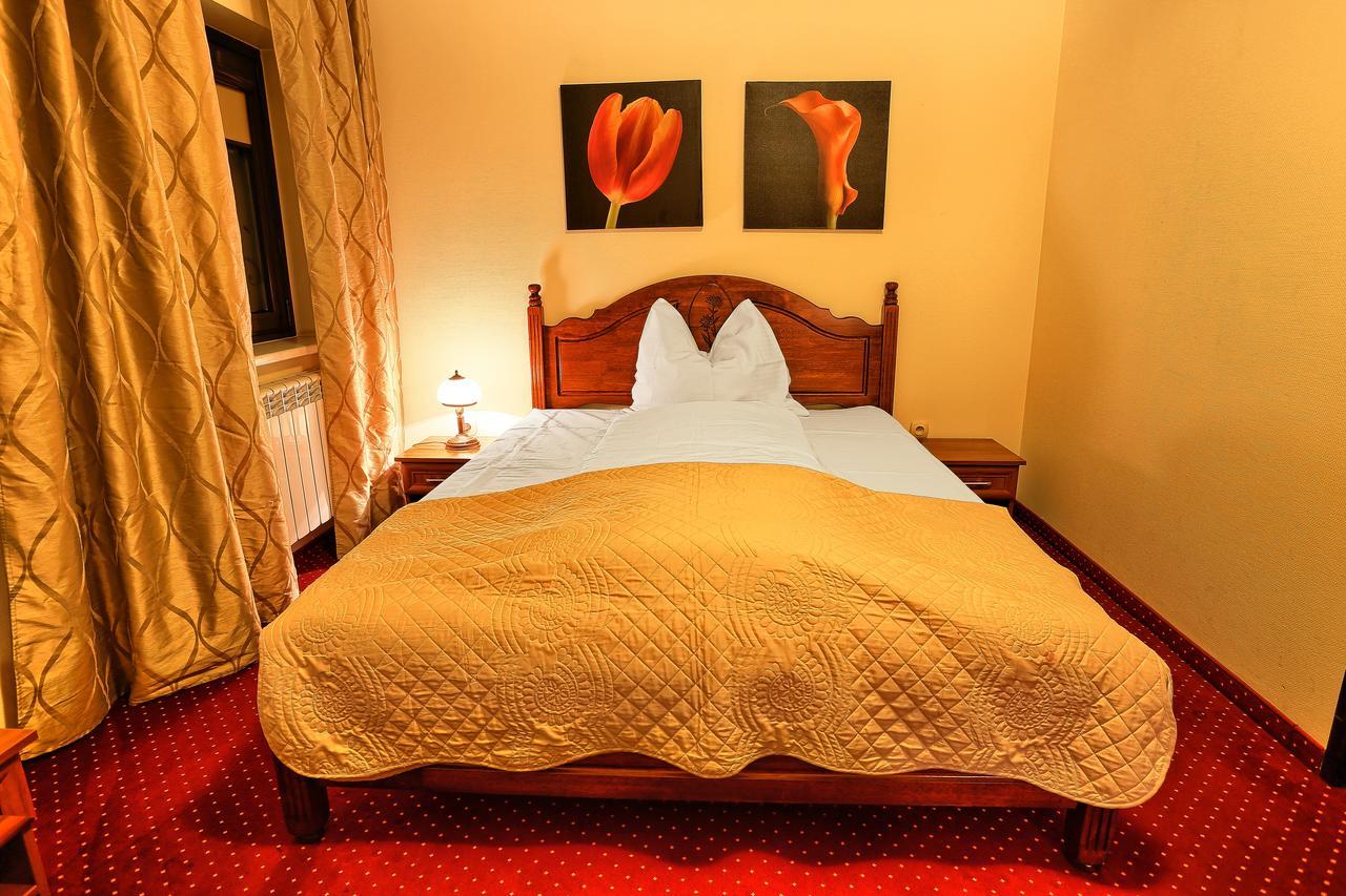 Hotel Zodiak Radomsko Kültér fotó