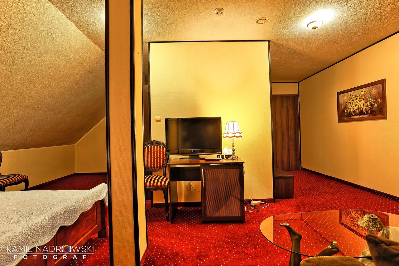 Hotel Zodiak Radomsko Kültér fotó