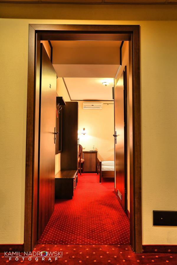 Hotel Zodiak Radomsko Kültér fotó