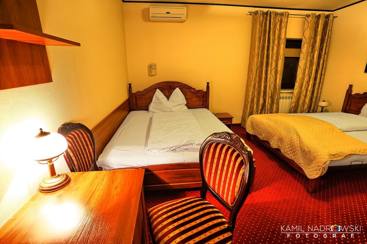 Hotel Zodiak Radomsko Kültér fotó