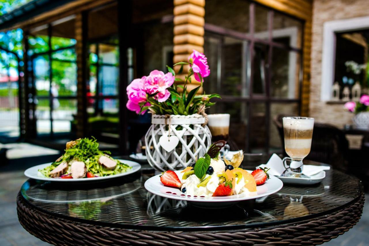 Hotel Zodiak Radomsko Kültér fotó